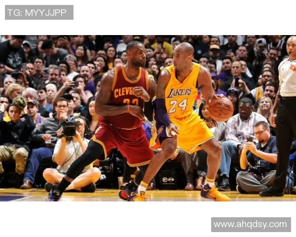 科比与詹姆斯巅峰对决手机壁纸精选展现篮球传奇魅力与热血激情